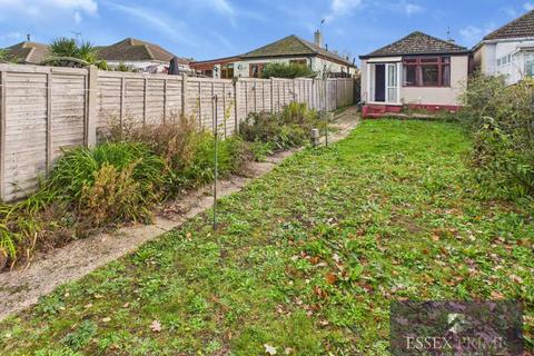 undefined, Two Bedroom Bungalow Inglenook rd, CO15