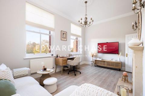 2 bedroom apartment for sale, Osbourne House, Repton Park, IG8