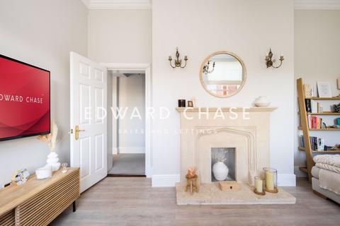 2 bedroom apartment for sale, Osbourne House, Repton Park, IG8