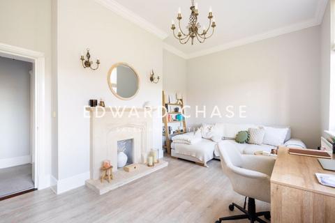 2 bedroom apartment for sale, Osbourne House, Repton Park, IG8