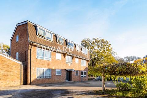 1 bedroom ground floor flat for sale, Farmview Court, Bawdsey Avenue, Newbury Park, IG2