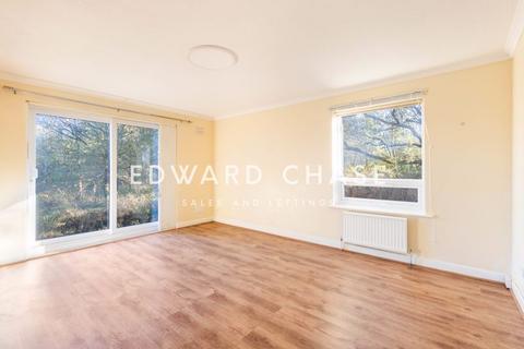1 bedroom ground floor flat for sale, Farmview Court, Bawdsey Avenue, Newbury Park, IG2