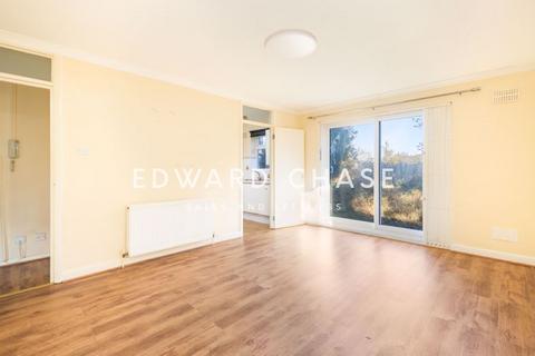 1 bedroom ground floor flat for sale, Farmview Court, Bawdsey Avenue, Newbury Park, IG2