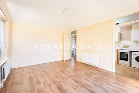 1 bedroom ground floor flat for sale, Farmview Court, Bawdsey Avenue, Newbury Park, IG2
