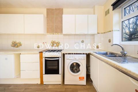 1 bedroom ground floor flat for sale, Farmview Court, Bawdsey Avenue, Newbury Park, IG2