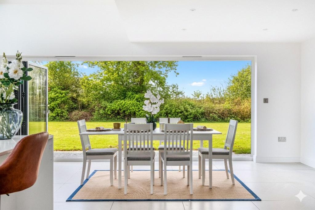 Dining To Garden