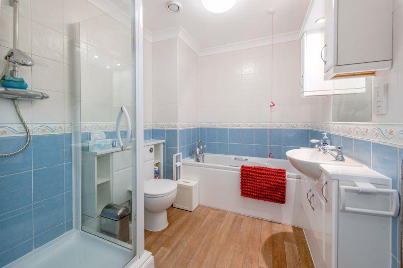 Bath/shower room