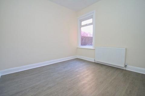 3 bedroom terraced house to rent, Ashton Terrace, Cowes PO31