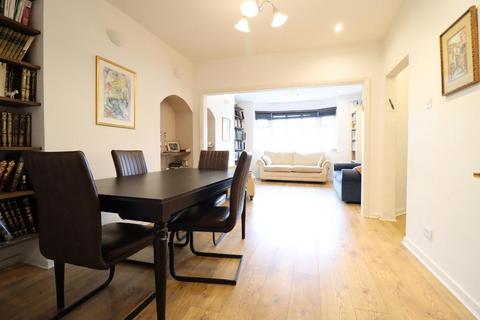 Edgware HA8