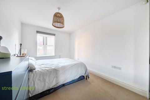 1 bedroom apartment to rent, Milestone Road, London, SE19