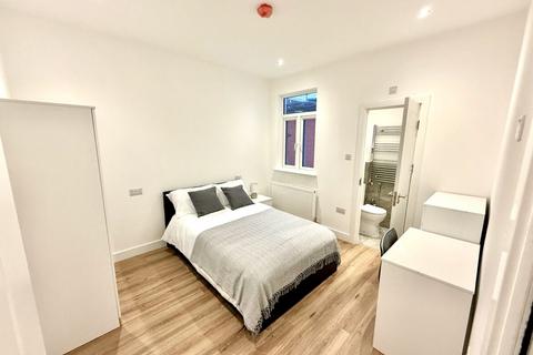 Flat share to rent, Elspeth Rd, London  HA0