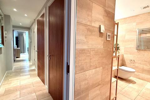 1 bedroom apartment to rent, South Kensington, London W8