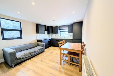 2 bedroom apartment to rent, Durnsford Road, London