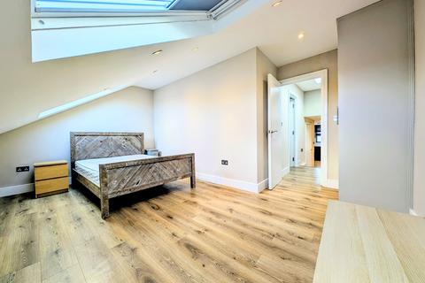 2 bedroom apartment to rent, Durnsford Road, London