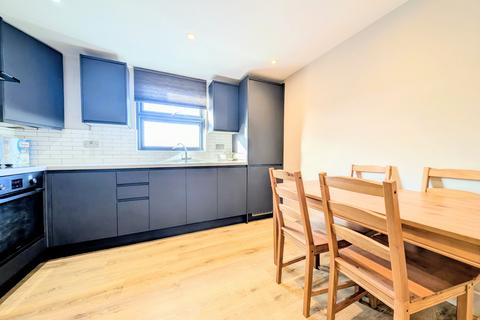 2 bedroom apartment to rent, Durnsford Road, London