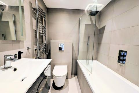 2 bedroom apartment to rent, Durnsford Road, London