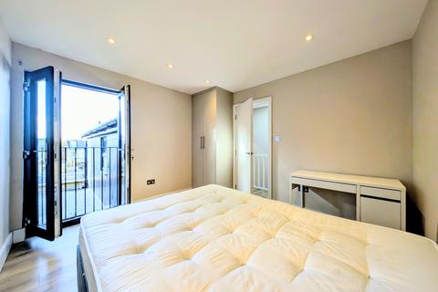 2 bedroom apartment to rent, Durnsford Road, London