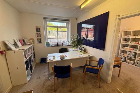 Office to rent, Silver St Taunton TA1 3DN