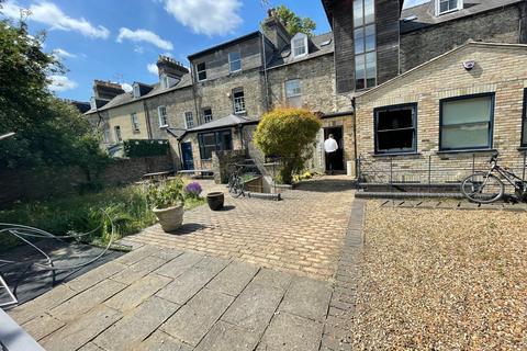 Mixed use to rent, 85 Hills Rd Cambridge CB2 1PG