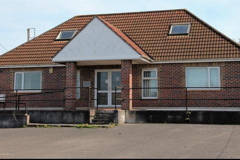 Distribution warehouse to rent, Wells Rd Glastonbury BA6 9AQ