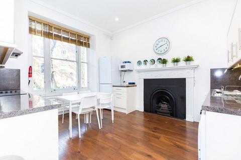 3 bedroom apartment to rent, WC1E