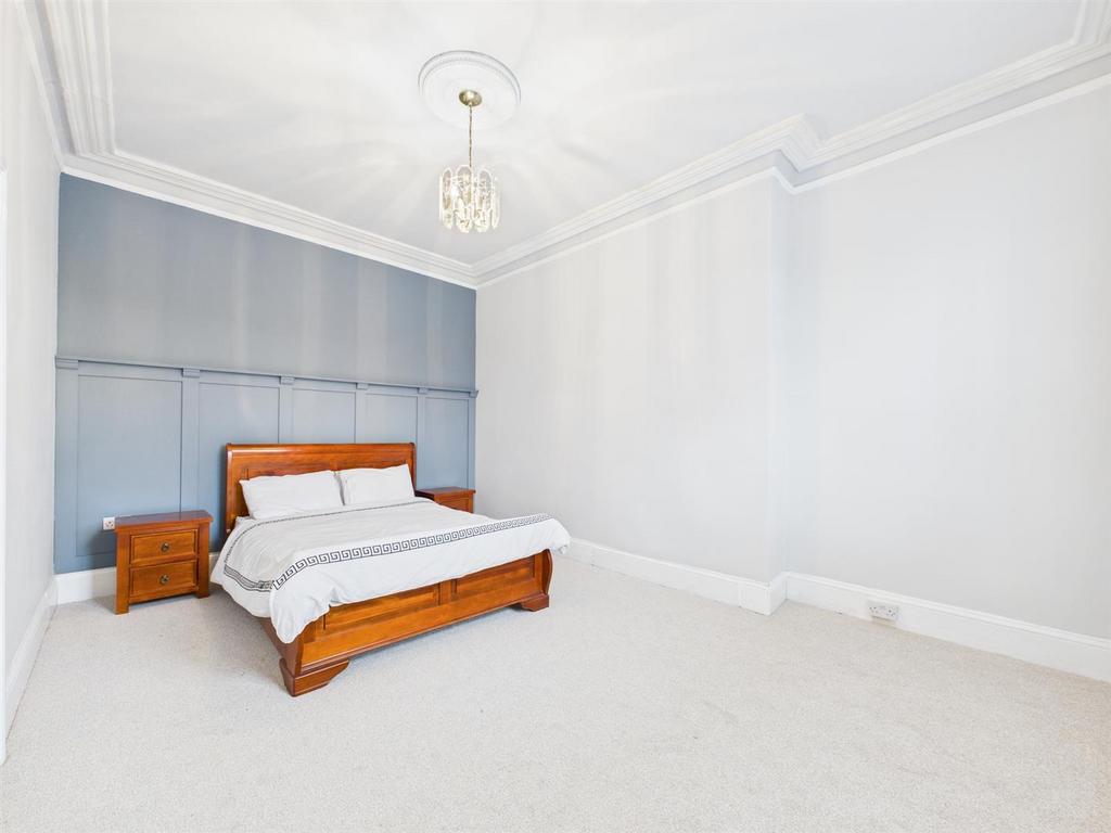 Bed 1.jpg