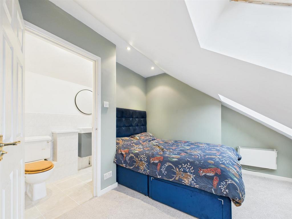 Bed 3 2.jpg