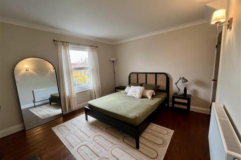 3 bedroom end of terrace house to rent, Rutland Road, Maidenhead, Berkshire, SL6
