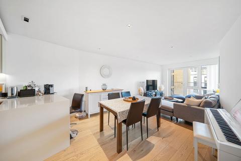 2 bedroom flat for sale, Kew Bridge Road, Brentford TW8