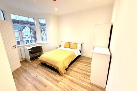 Studio to rent, Elspeth Road, Wembley HA0