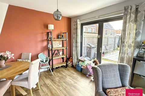 3 bedroom detached house to rent, Meadlands Mews, York, YO31
