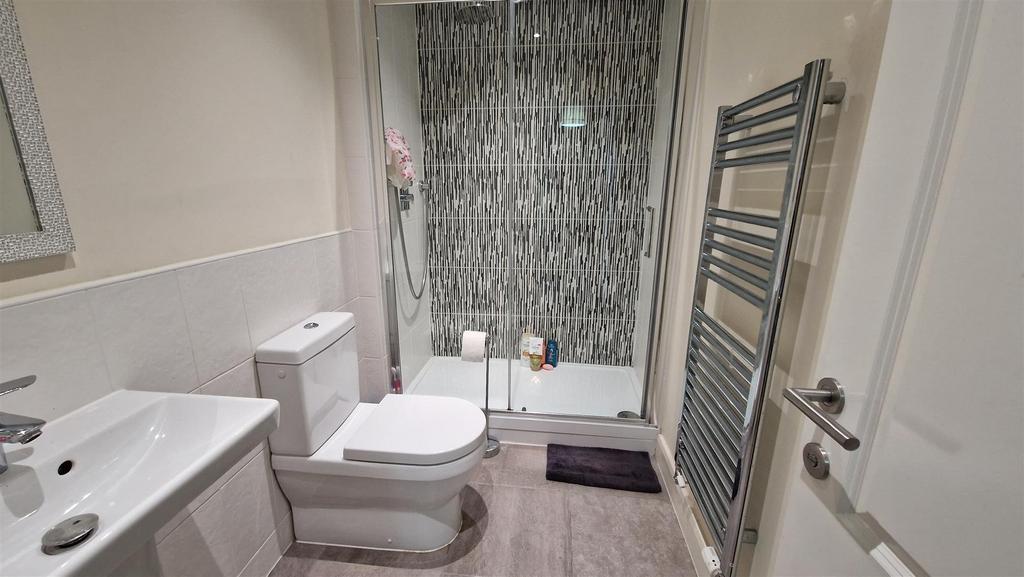 En-suite Master Bedroom