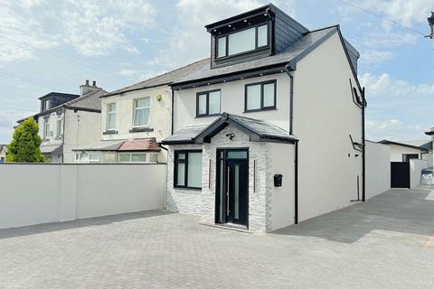 5 bedroom semi-detached house for sale, Reevy Avenue, Bradford