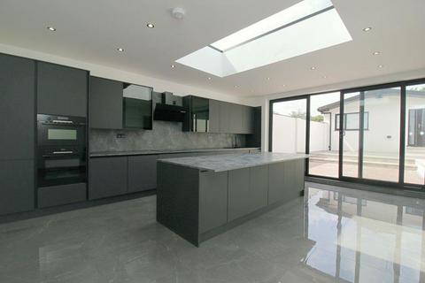 5 bedroom semi-detached house for sale, Reevy Avenue, Bradford
