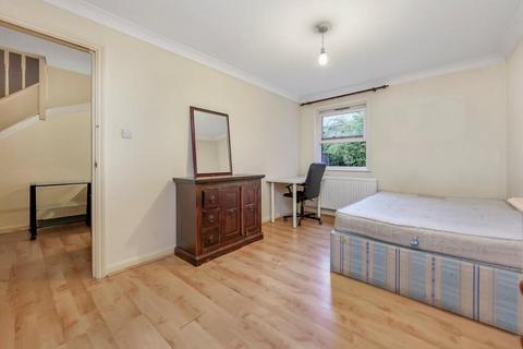 undefined, Lockesfield Place, London E14