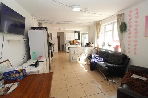 7 bedroom private hall to rent, Ruthin Gardens, Cardiff CF24