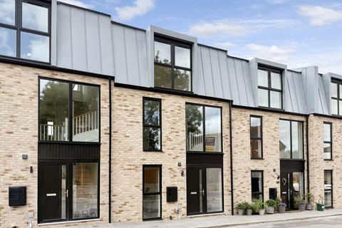 3 bedroom townhouse for sale, Turnbull Close, Canada Heights, SN7