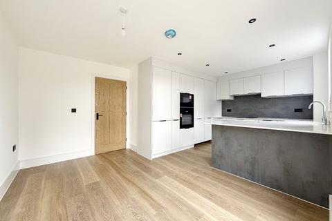 3 bedroom townhouse for sale, Turnbull Close, Canada Heights, SN7