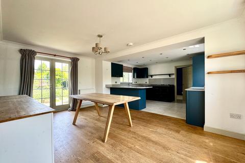 4 bedroom detached house for sale, Shrivenham Road, Longcot, SN7
