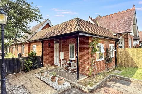 2 bedroom apartment for sale, Coxwell Road, Dundas Court, SN7