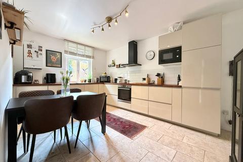 2 bedroom apartment for sale, Coxwell Road, Dundas Court, SN7