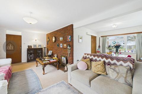 4 bedroom detached house for sale, Manor Garth, Pakenham,