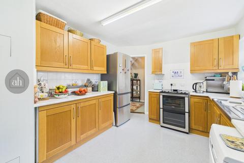 4 bedroom detached house for sale, Manor Garth, Pakenham,