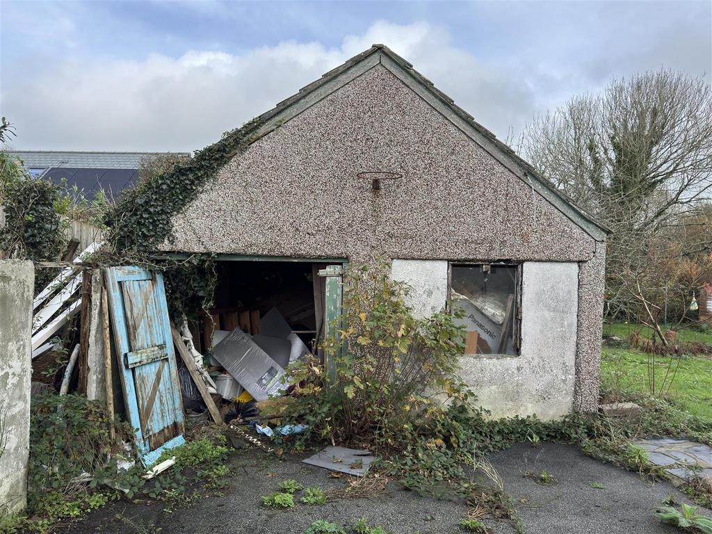 Detached outbuilding