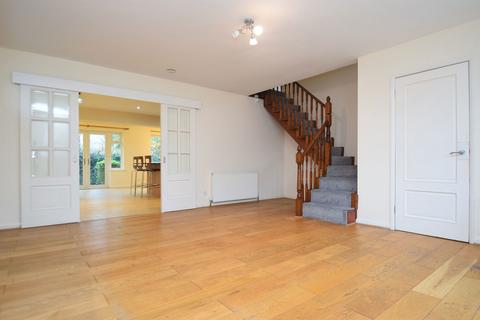 4 bedroom detached house to rent, Danesbury Rise, Cheadle, Cheshire, SK8 1JW