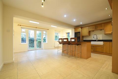 4 bedroom detached house to rent, Danesbury Rise, Cheadle, Cheshire, SK8 1JW