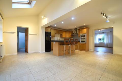 4 bedroom detached house to rent, Danesbury Rise, Cheadle, Cheshire, SK8 1JW