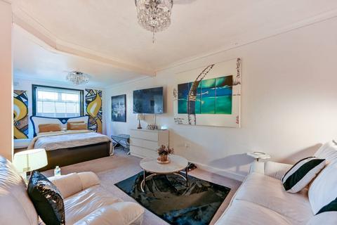 Cranford Park Road, Hayes and Harlington, Hayes, UB3