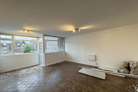 2 bedroom apartment to rent, Southview Court, Woking GU22