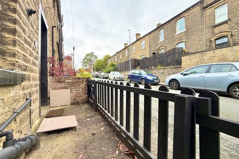 2 bedroom terraced house to rent, Longwood Gate, Huddersfield, West Yorkshire, HD3